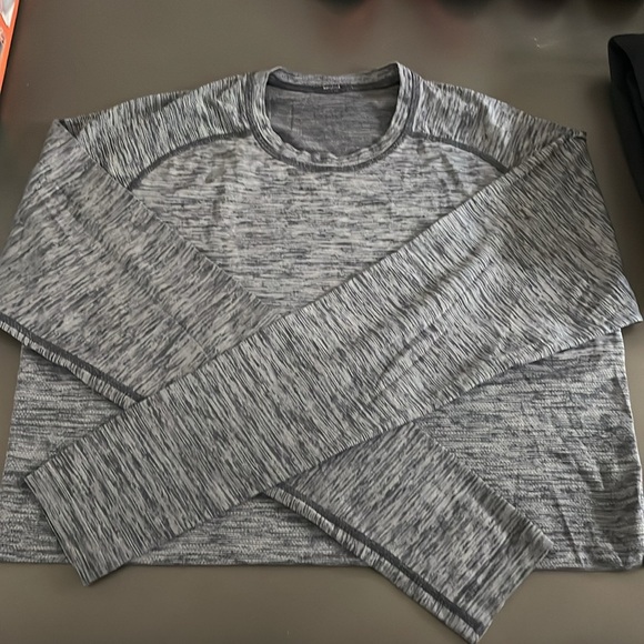 Lululemon License to Train Long-Sleeve Shirt Large - Picture 4 of 6